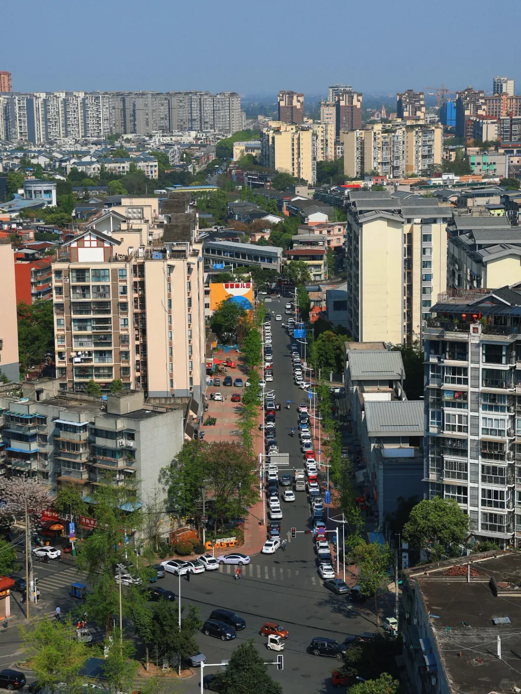 Vue depuis la tour du temple Longxing à Pengzhou
