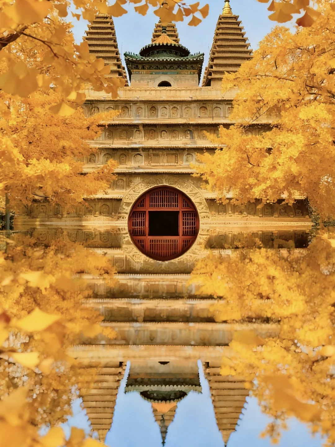 The Autumn Ginkgo Splendor of Wuta Temple in Beijing: A Guide to Scenery and Photography Tips