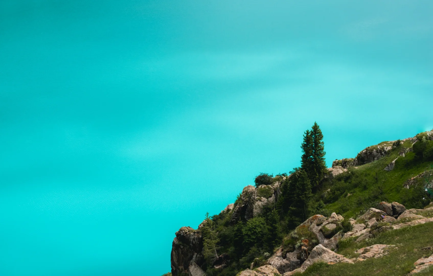 Unveiling the Mystique of Zhaosu Yuli Lake: A Tiffany Blue You’ve Never Seen Before