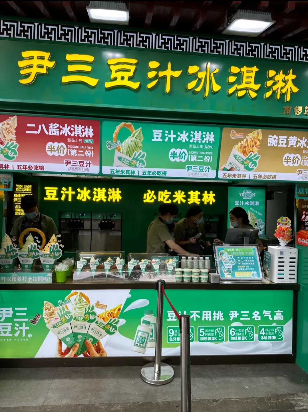 Local Food Gems of Nanluoguxiang: What the Locals Recommend
