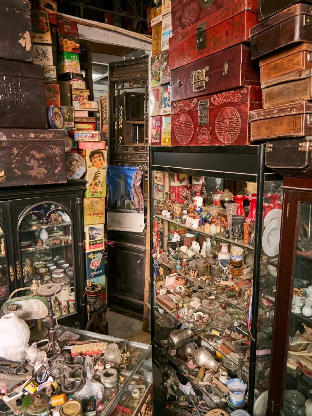 Discovering Hidden Treasures in Pudong, Shanghai's Antique Shop