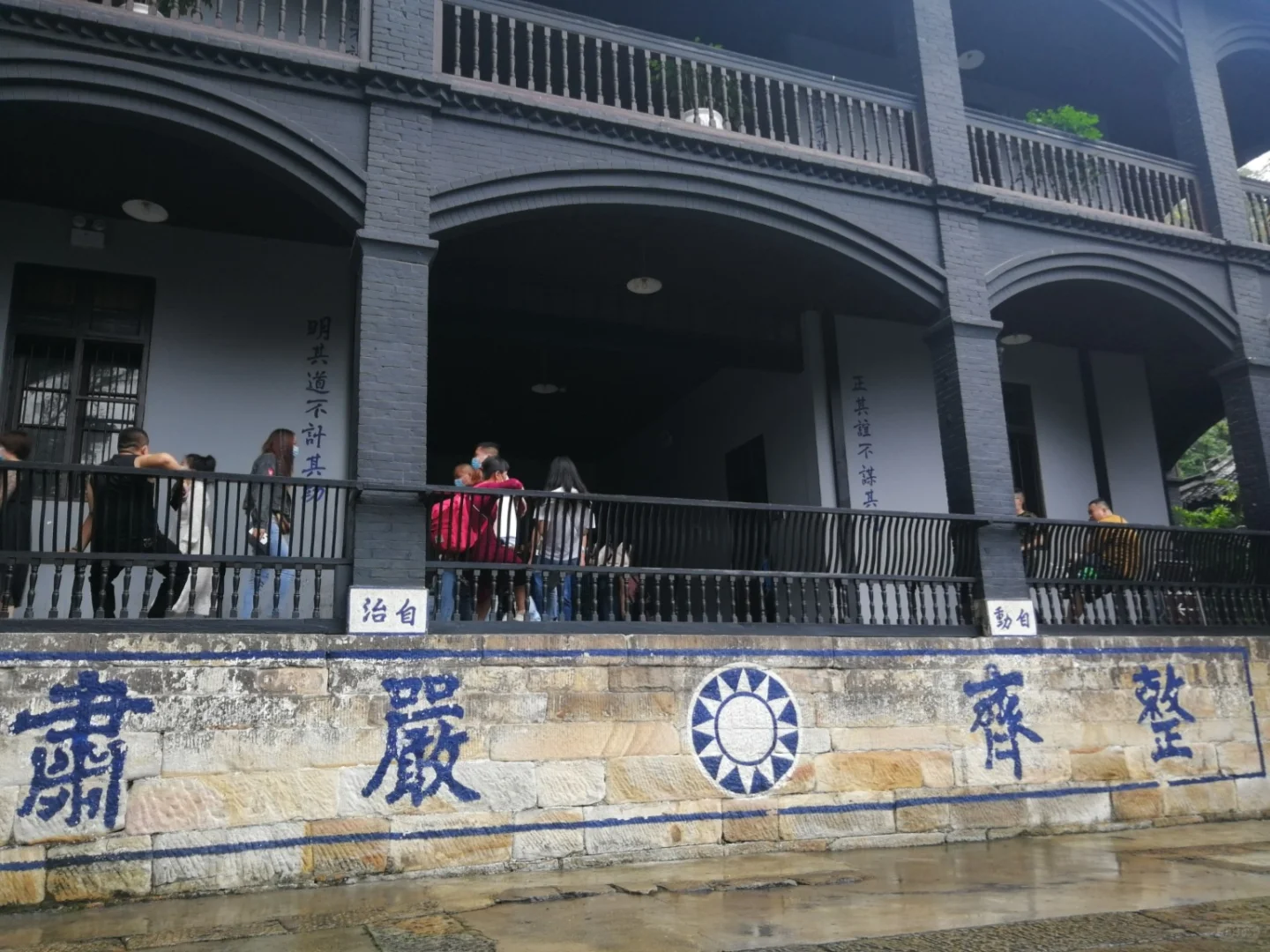 A Guide to Visiting Bai Gongguan: How to Avoid Tourist Traps and Overpriced Experiences