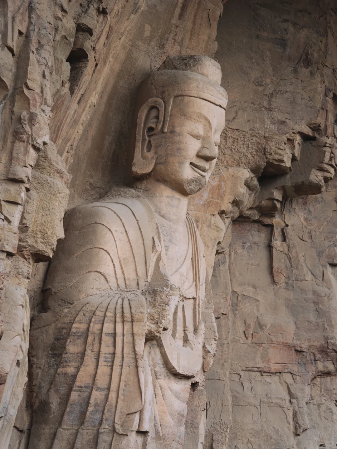 Discover the Perfect Weekend Retreat at the Longmen Caves in Gongyi, Zhengzhou, Away from the Crowds