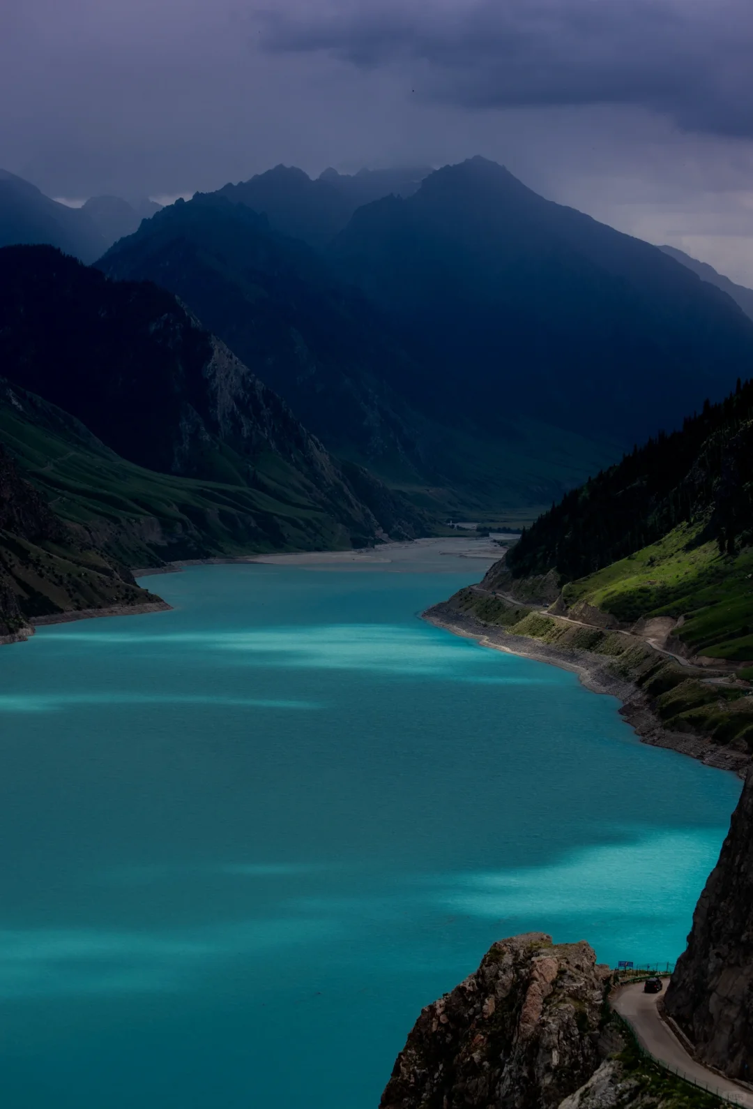 Unveiling the Mystique of Zhaosu Yuli Lake: A Tiffany Blue You’ve Never Seen Before