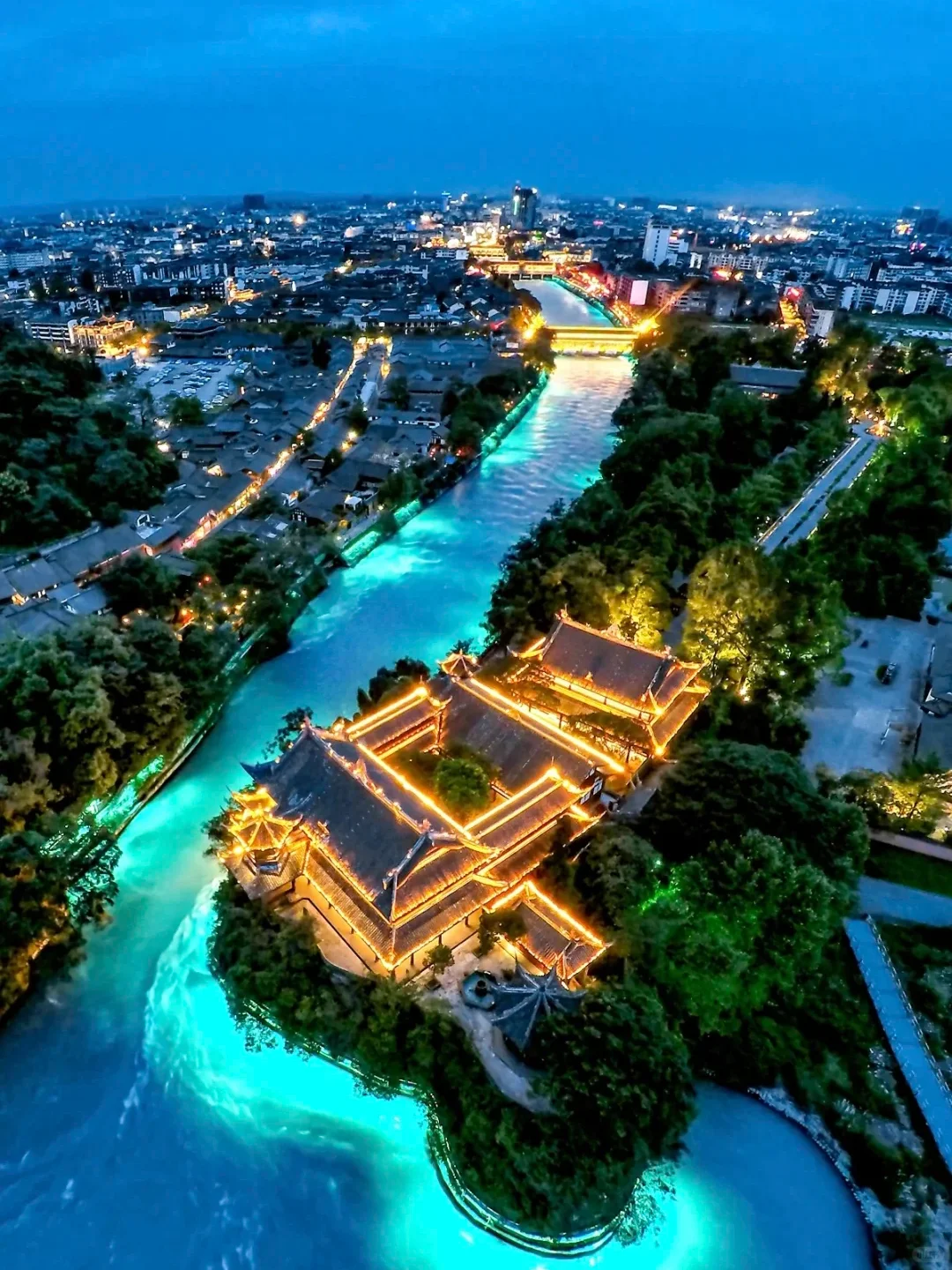 A Comprehensive Travel Guide to Dujiangyan: Experience the Charm of History and Nature