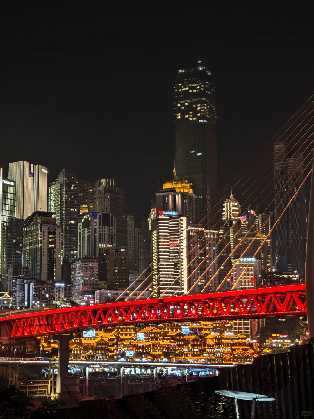 A Night Tour Guide to Chongqing's Jiefangbei and Local Food Recommendations